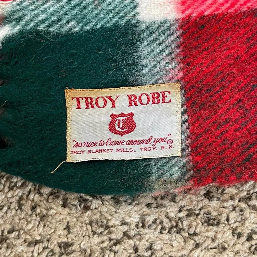 Vintage Troy Robe Blanket Plaid Red Green Tartan Wool Fringe Stadium Lap Throw